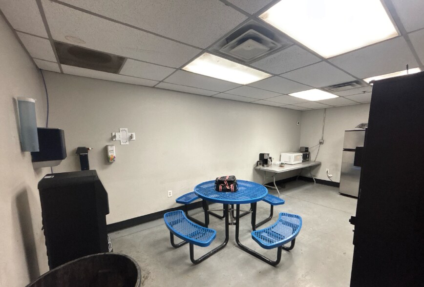 More Photos Of 602 S 65th Ave, Phoenix Warehouse For Lease