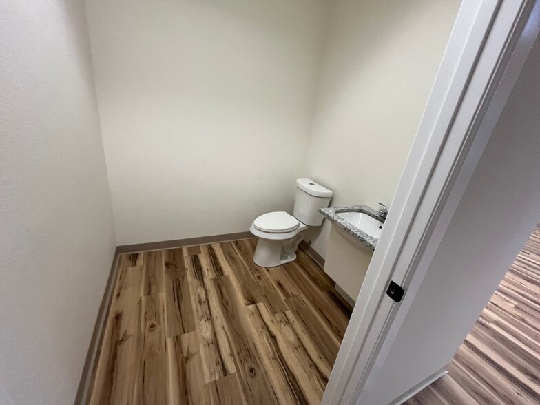 More Photos Of 1202 E South 11th St, Abilene Office For Lease