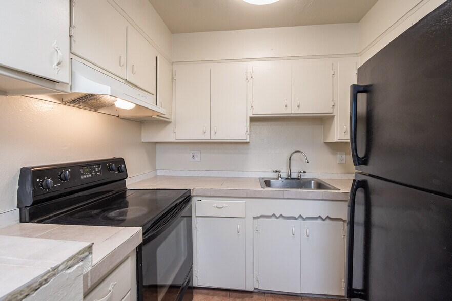 More Photos Of 1860 Ethan Way, Sacramento Apartments For Sale