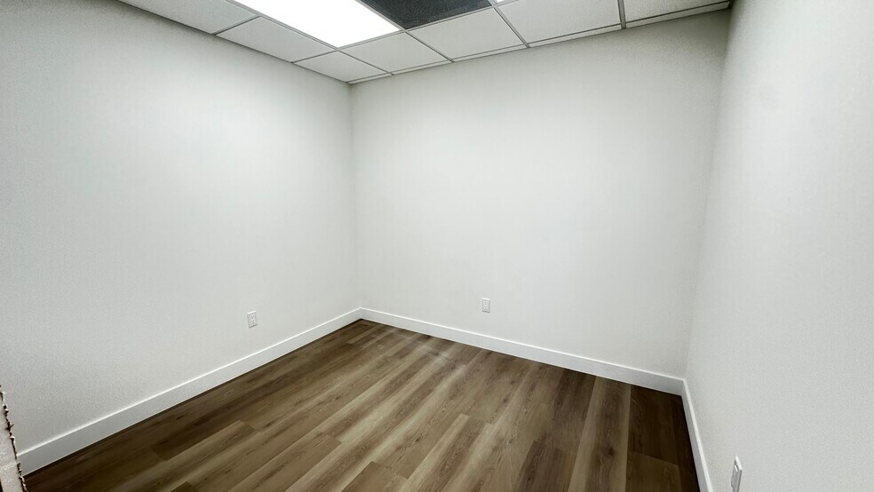More Photos Of 16660 Paramount Blvd, Paramount Medical For Lease