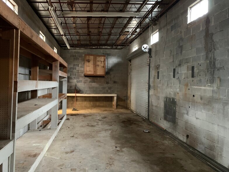 More Photos Of 4462 Oakwood Rd, Oakwood Industrial For Lease