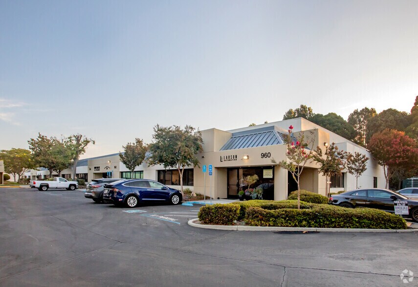 More Photos Of 960-978 Rincon Cir, San Jose Light Manufacturing For Sale