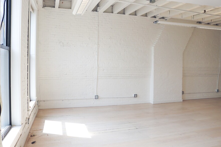 More Photos Of 240 Commercial St, Boston Storefront Retail Office For Lease