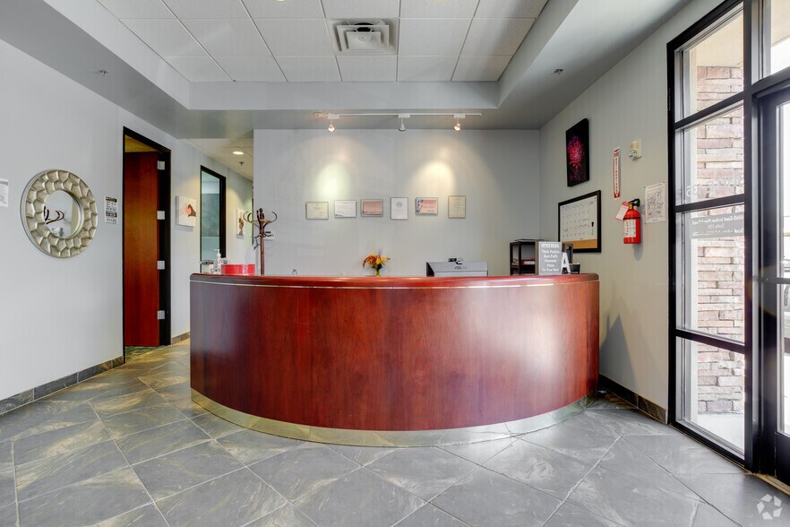 More Photos Of 8165 E Indian Bend Rd, Scottsdale Medical For Lease