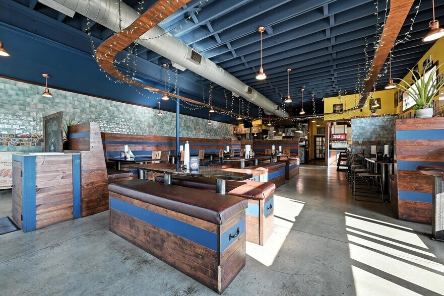 More Photos Of 801 W Washington St, Petersburg Storefront Retail Residential For Sale