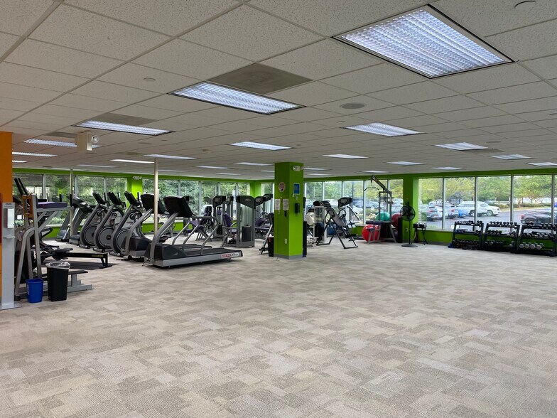 More Photos Of 11501 Northlake Dr, Cincinnati Office For Sale