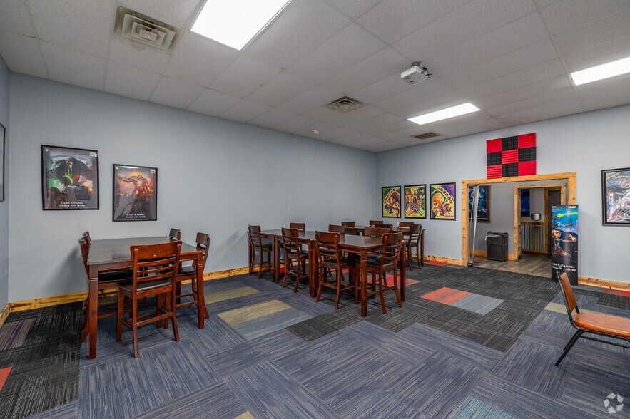 More Photos Of 800 E Aldrich Rd, Bolivar Freestanding For Lease