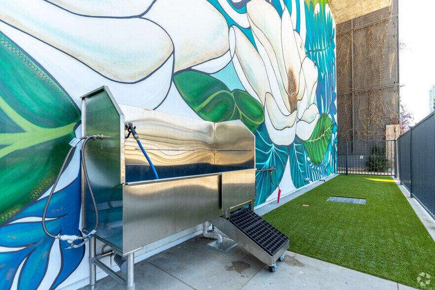 More Photos Of 500 W Broadway, Long Beach Apartments For Lease