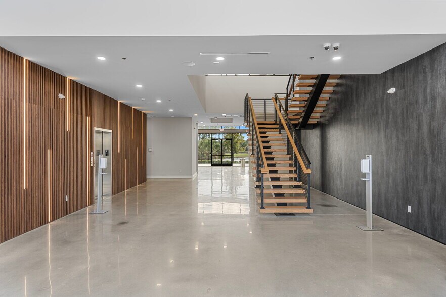 More Photos Of 1711 Amazing Way, Ocoee General Retail For Lease