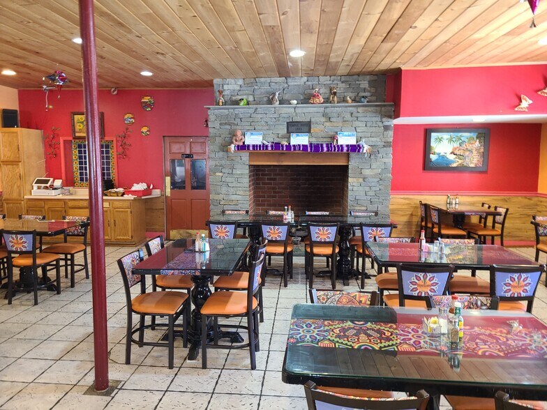 More Photos Of 5005 Kutztown Rd, Temple Storefront Retail Residential For Sale