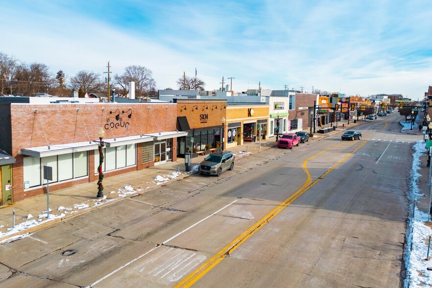 More Photos Of 330 W 9 Mile Rd, Ferndale General Retail For Lease
