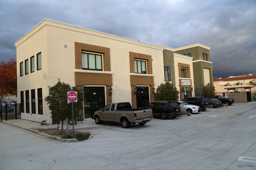 More Photos Of 2956 E Colorado Blvd, Pasadena General Retail For Lease