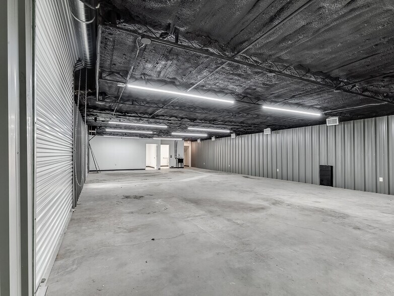 More Photos Of 2922 Cashion Pl, Oklahoma City Warehouse For Sale