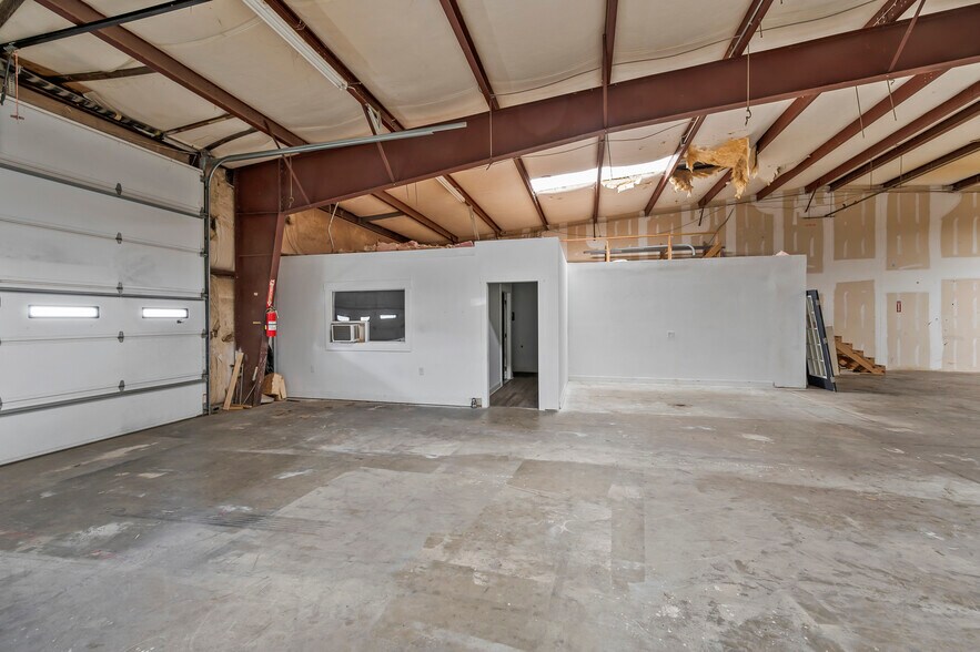 More Photos Of 10490 N NC Highway 150, Clemmons Flex For Sale