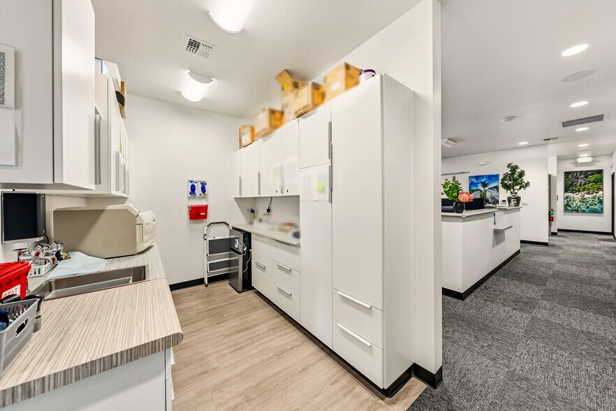 More Photos Of 296 S Pacific Hwy, Talent Medical For Sale