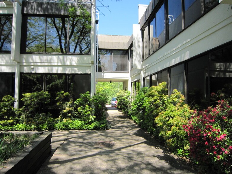 More Photos Of 11250 Roger Bacon Dr, Reston Office For Sale