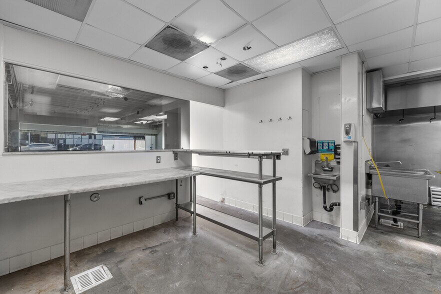 More Photos Of 310-315 S Robertson Blvd, Los Angeles Storefront For Lease