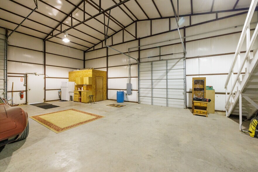More Photos Of 160 Cimmarron Trail, Runaway Bay Light Manufacturing For Sale
