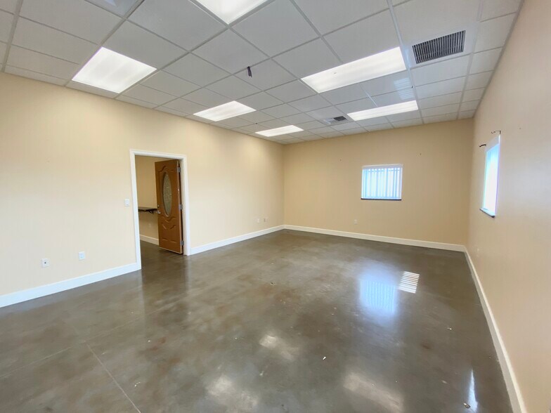 More Photos Of 2050 N 62nd Ave, Saint Petersburg Office For Lease