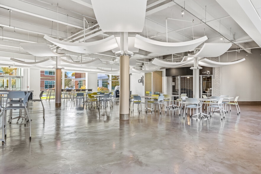 More Photos Of 75 Sylvan St, Danvers Unknown For Lease