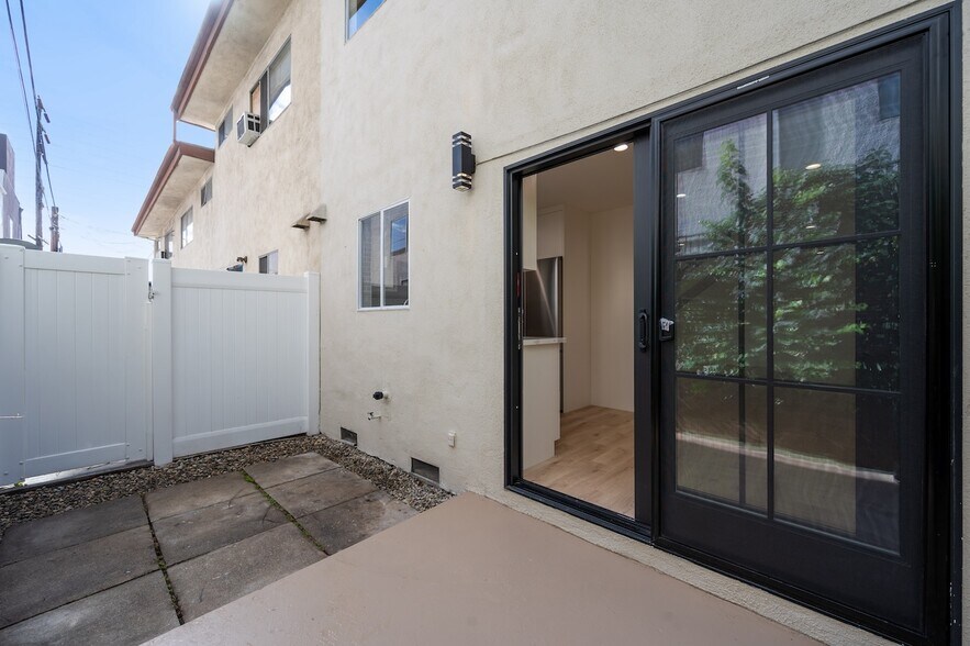 More Photos Of 4311-4315 Eagle Rock Blvd, Los Angeles Storefront Retail Residential For Sale