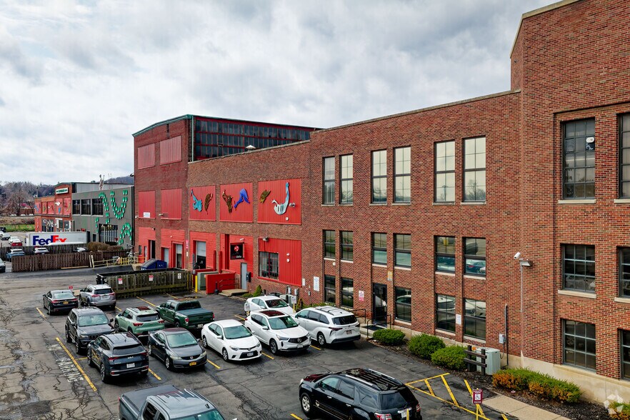 More Photos Of 565-595 Blossom Rd, Rochester Light Manufacturing For Lease