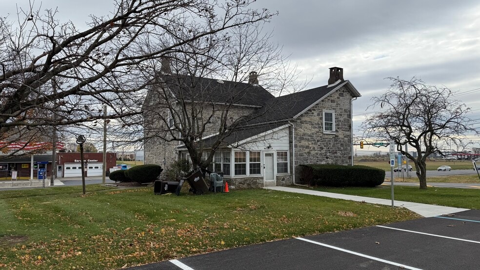 More Photos Of 797 Main St, Tatamy Office Residential For Lease