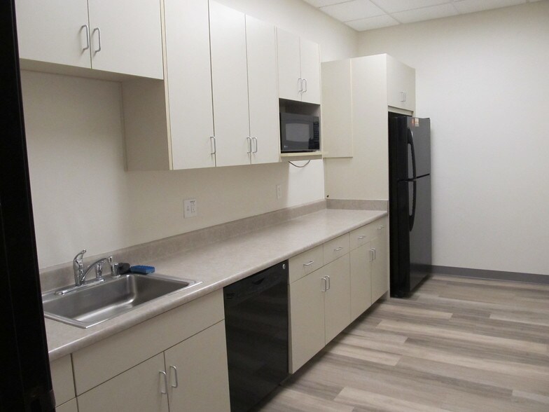 More Photos Of 420 Sierra College Dr, Grass Valley Loft Creative Space For Lease