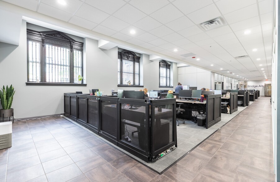 More Photos Of 225-227 Main St, Evansville Office For Lease