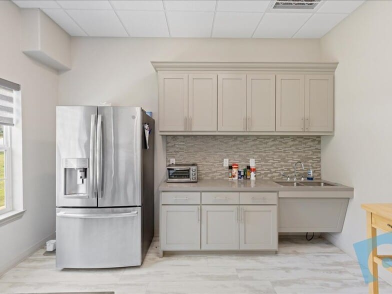 More Photos Of 210 Miron Dr, Southlake Medical For Lease