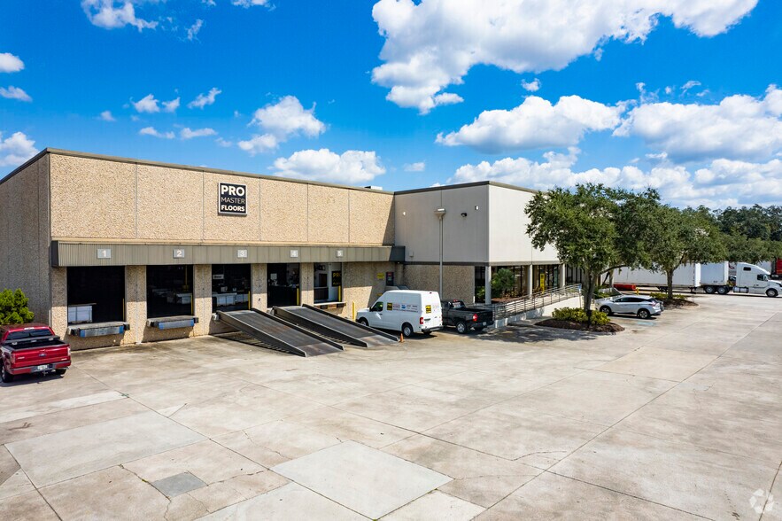 Primary Photo Of 8314-8326 E Adamo Dr, Tampa Warehouse For Lease