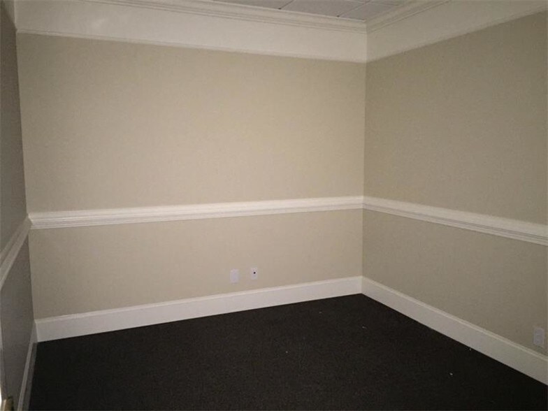 More Photos Of 102 E Main St, Cartersville Bank For Lease