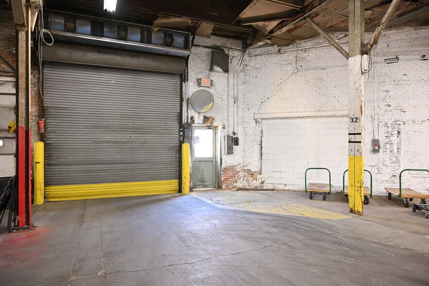 More Photos Of 202 Spaulding St, Dowagiac Distribution For Lease