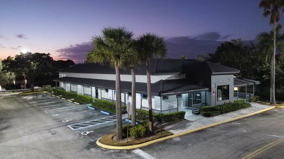 Primary Photo Of 220 NW 180th Ave, Pembroke Pines Restaurant For Sale