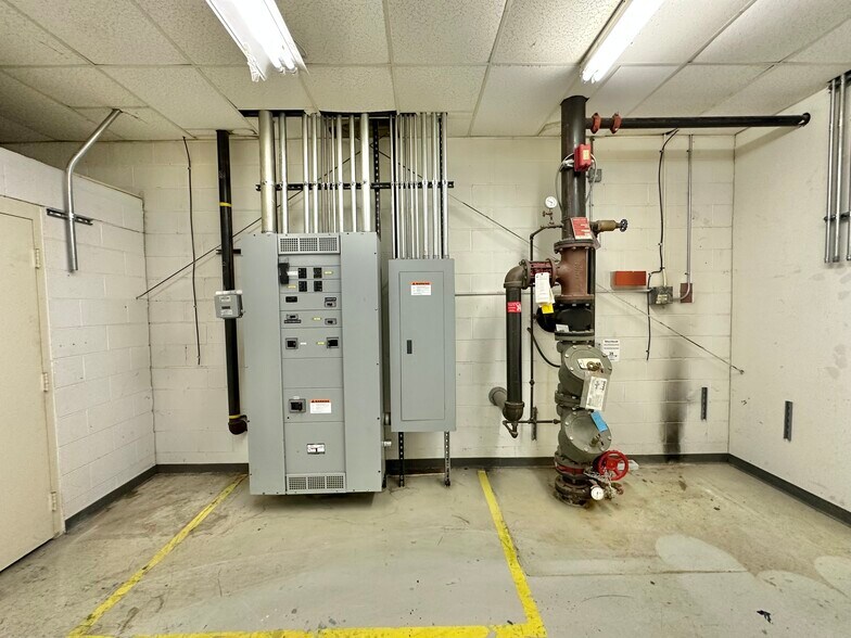 More Photos Of 1470 E Weisgarber Rd, Knoxville Light Distribution For Lease