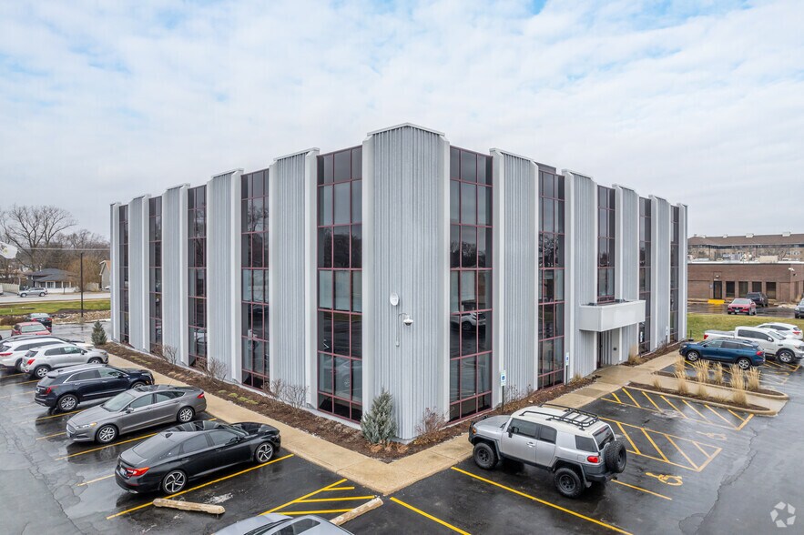 More Photos Of 801 N Cass Ave, Westmont Office For Lease