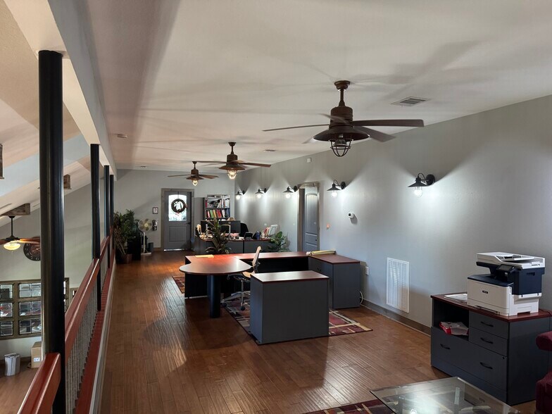 More Photos Of 520 Dallas St, League City Flex For Sale