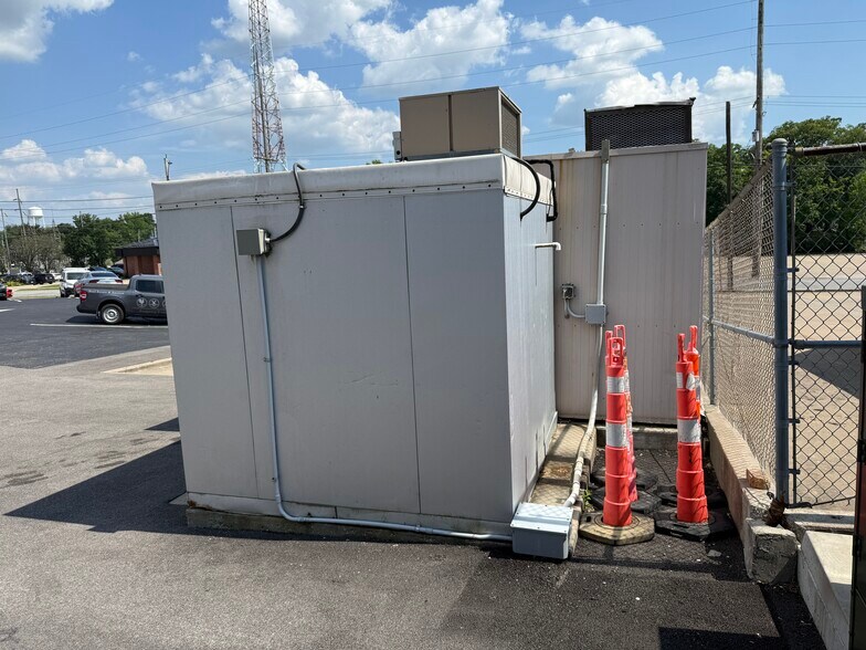 More Photos Of 160 W Broadway St, Sparta Specialty For Sale