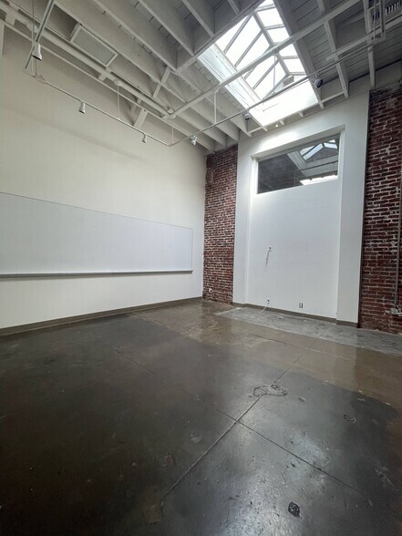 More Photos Of 2662-2684 Lacy St, Los Angeles Loft Creative Space For Lease