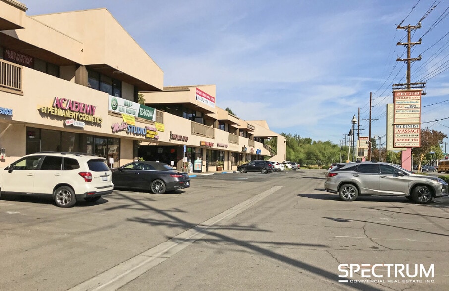 More Photos Of 21101-21163 Victory Blvd, Canoga Park Storefront Retail Office For Lease
