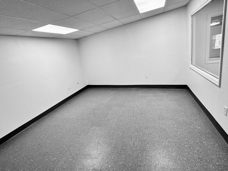 More Photos Of 1249 N Orange Ave, Orlando General Retail For Lease