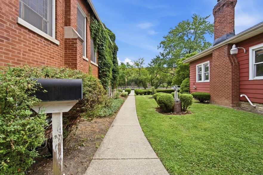 More Photos Of 6240 N Avondale Ave, Chicago Specialty For Sale
