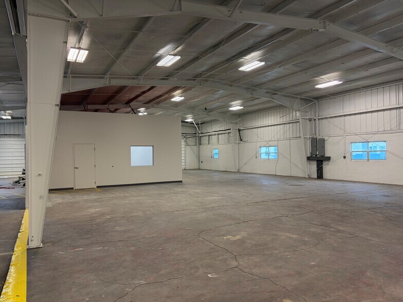 More Photos Of 5007 S Westshore Blvd, Tampa Warehouse For Sale