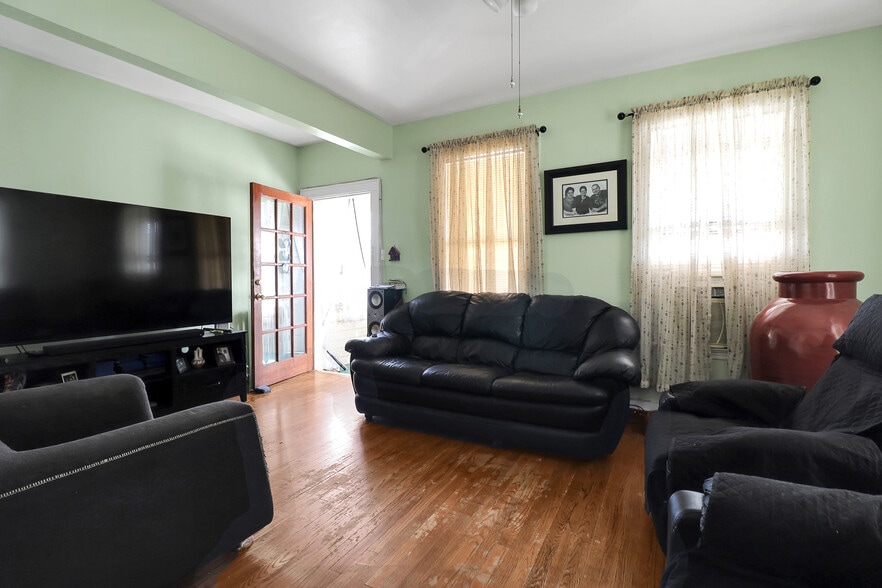 More Photos Of 600 Adams Ave, Elizabeth Restaurant For Sale