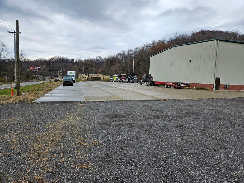 More Photos Of 104 Douglas Rd, Sewickley Light Distribution For Sale