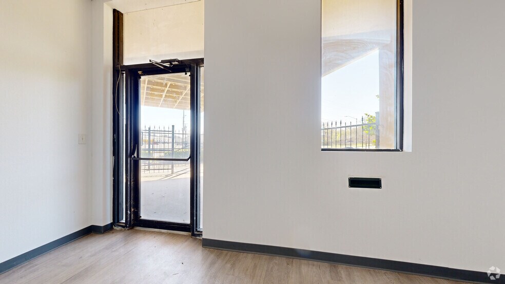 More Photos Of 2402-2404 Blue Smoke Ct, Fort Worth Unknown For Lease