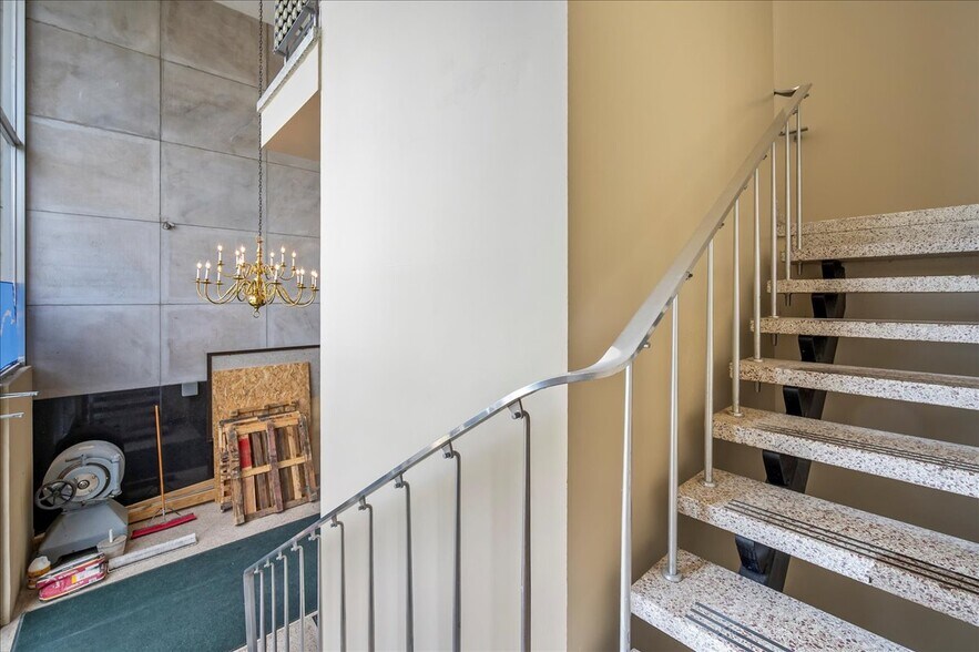 More Photos Of 111 W Commerce St, Lewisburg Bank For Sale