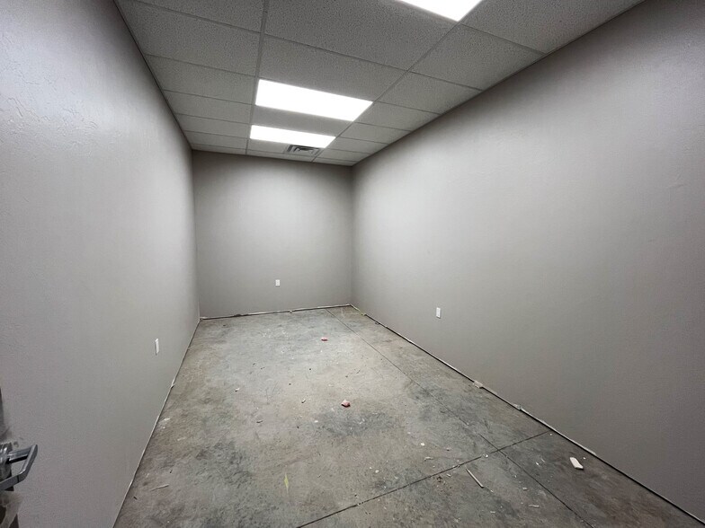 More Photos Of 2421 S Portland Ave, Oklahoma City Warehouse For Sale