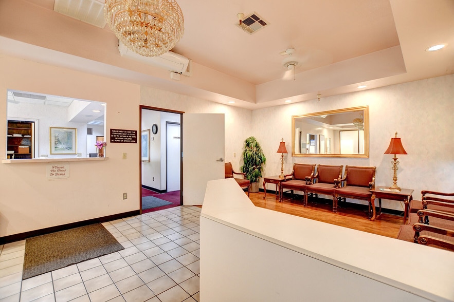 More Photos Of 18056 Wika Rd, Apple Valley Medical For Lease