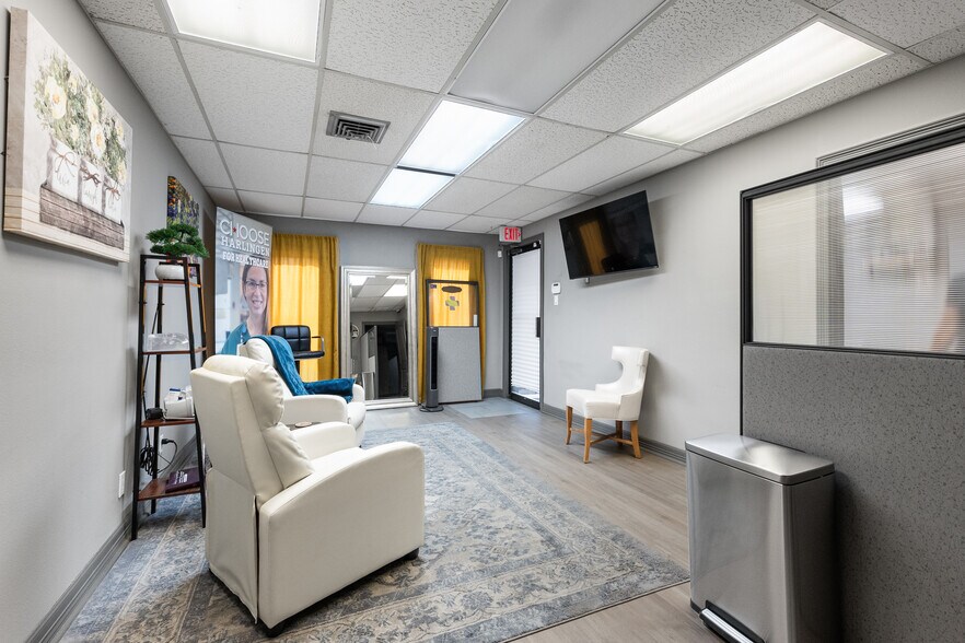 More Photos Of 604 S 77 Sunshine Strip, Harlingen Office For Sale